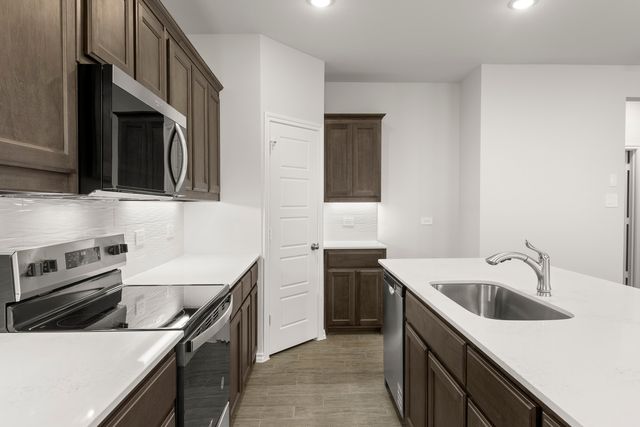 1708 Elle Lane, Aubrey, TX 76227