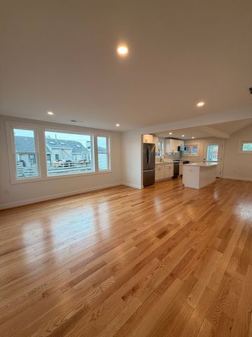 55 Mansfield B, Gloucester, MA 01930