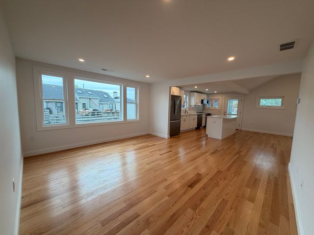 55 Mansfield B, Gloucester, MA 01930