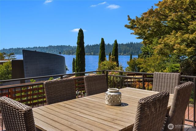 5919 77th Avenue SE, Mercer Island, WA 98040