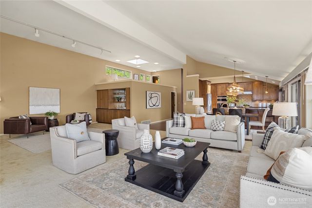 5919 77th Avenue SE, Mercer Island, WA 98040