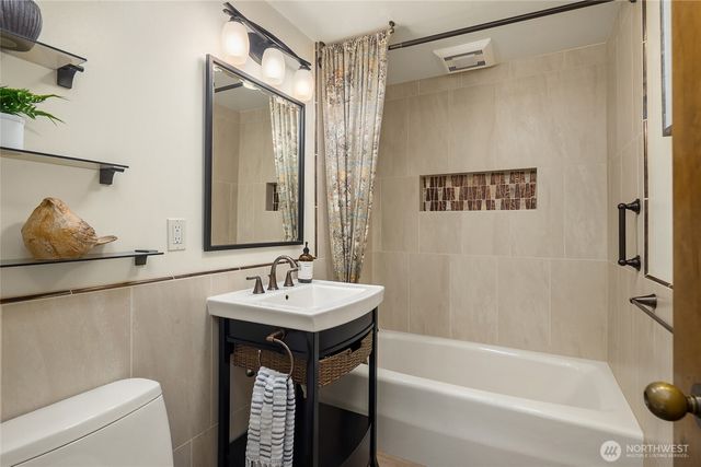 5919 77th Avenue SE, Mercer Island, WA 98040