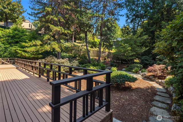 5919 77th Avenue SE, Mercer Island, WA 98040