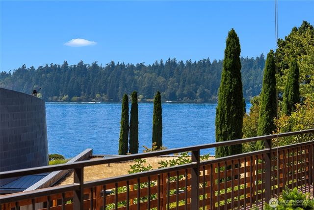 5919 77th Avenue SE, Mercer Island, WA 98040