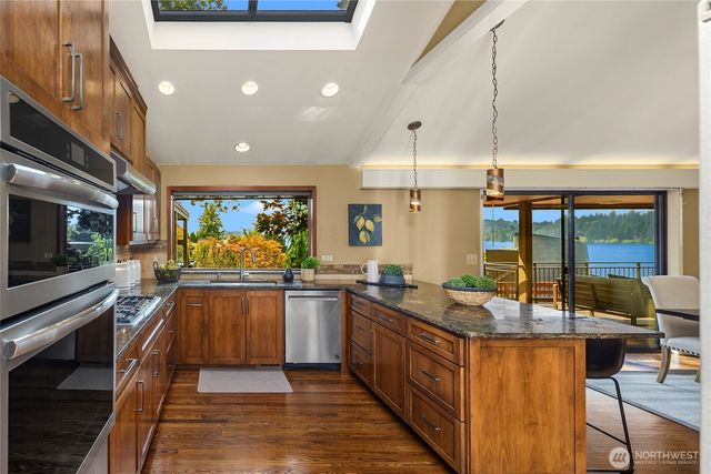 5919 77th Avenue SE, Mercer Island, WA 98040
