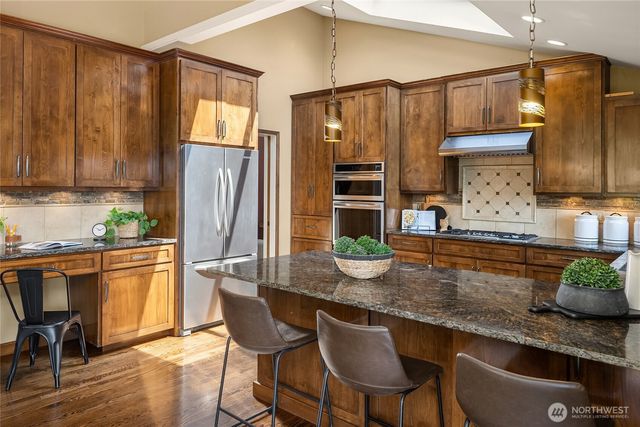 5919 77th Avenue SE, Mercer Island, WA 98040