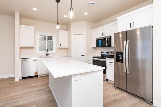 6282 87th Avenue S, Horace, ND 58047