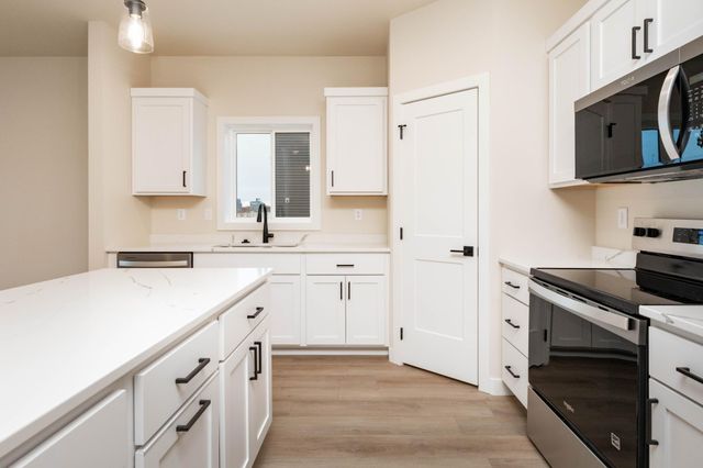 6282 87th Avenue S, Horace, ND 58047