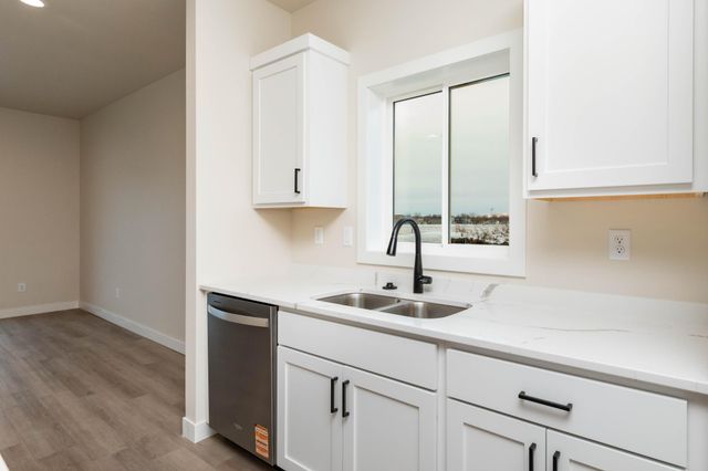 6282 87th Avenue S, Horace, ND 58047