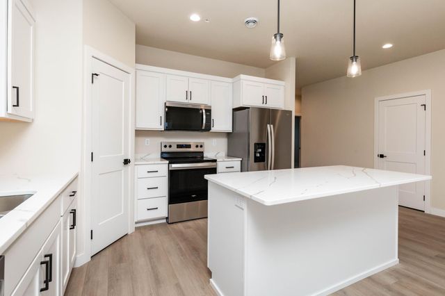 6282 87th Avenue S, Horace, ND 58047