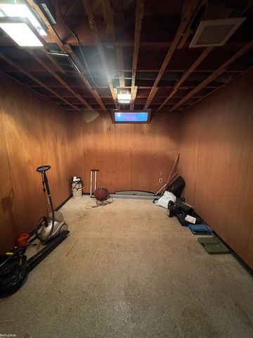 29134 Bonnie Drive, Warren, MI 48093