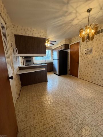 29134 Bonnie Drive, Warren, MI 48093