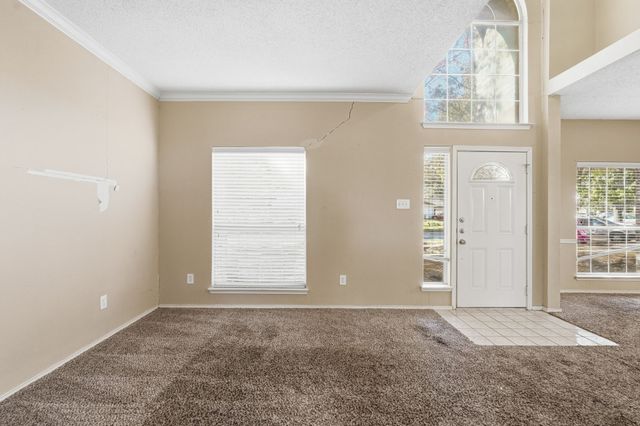 5601 Greenwich Drive, Arlington, TX 76018