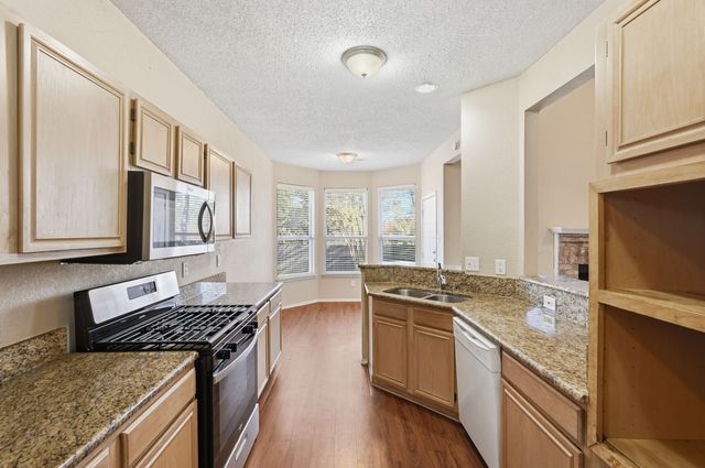 5601 Greenwich Drive, Arlington, TX 76018