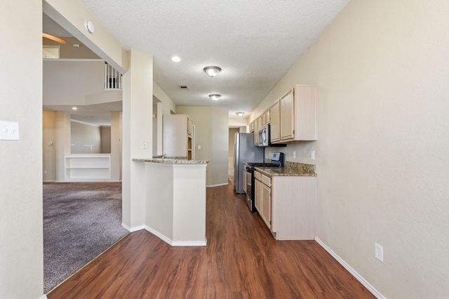 5601 Greenwich Drive, Arlington, TX 76018