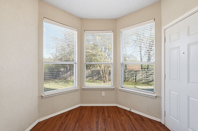 5601 Greenwich Drive, Arlington, TX 76018