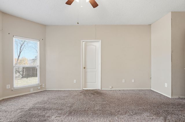 5601 Greenwich Drive, Arlington, TX 76018