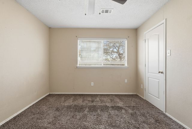 5601 Greenwich Drive, Arlington, TX 76018