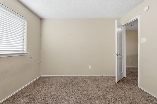 5601 Greenwich Drive, Arlington, TX 76018