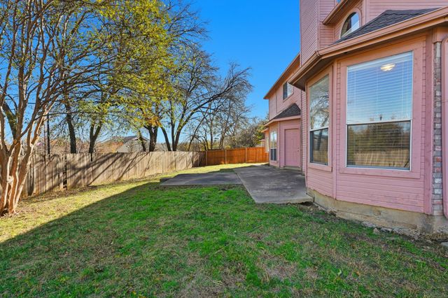 5601 Greenwich Drive, Arlington, TX 76018