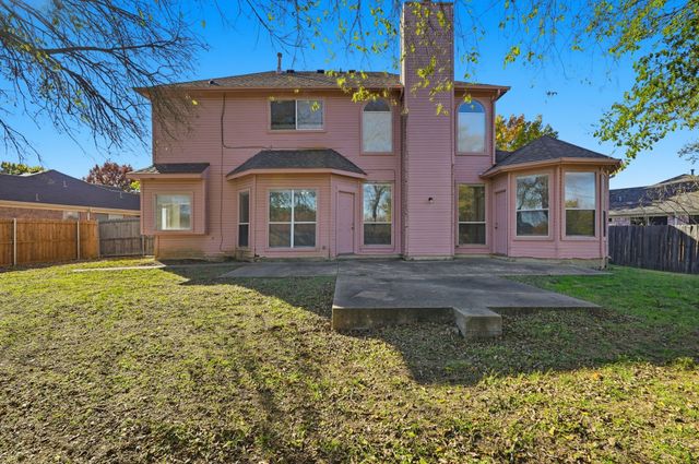 5601 Greenwich Drive, Arlington, TX 76018