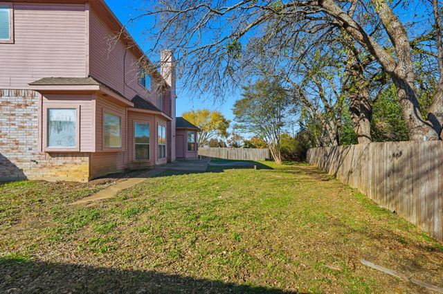 5601 Greenwich Drive, Arlington, TX 76018