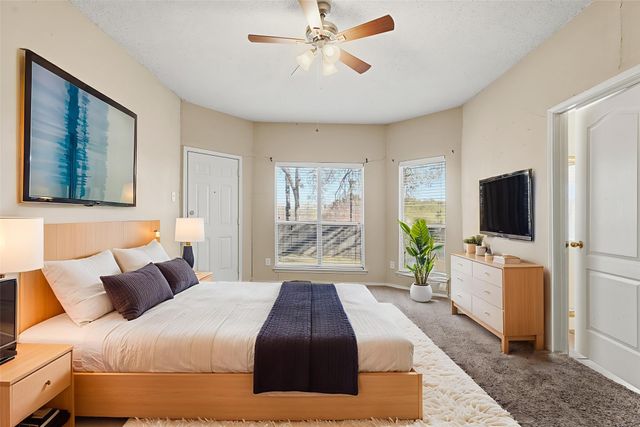 5601 Greenwich Drive, Arlington, TX 76018