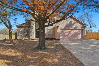 5601 Greenwich Drive, Arlington, TX 76018