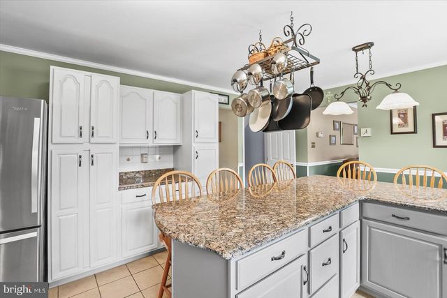 127 HERSHEY CIR, Stewartstown, PA 17363