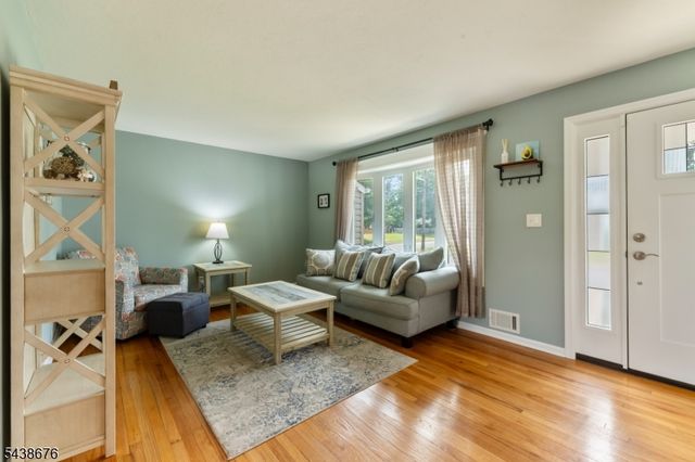 57 Desna St, Piscataway Twp., NJ 08854