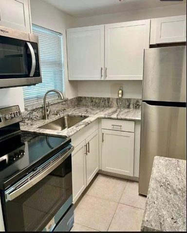 1116 Lake Terrace 205, Boynton Beach, FL 33426