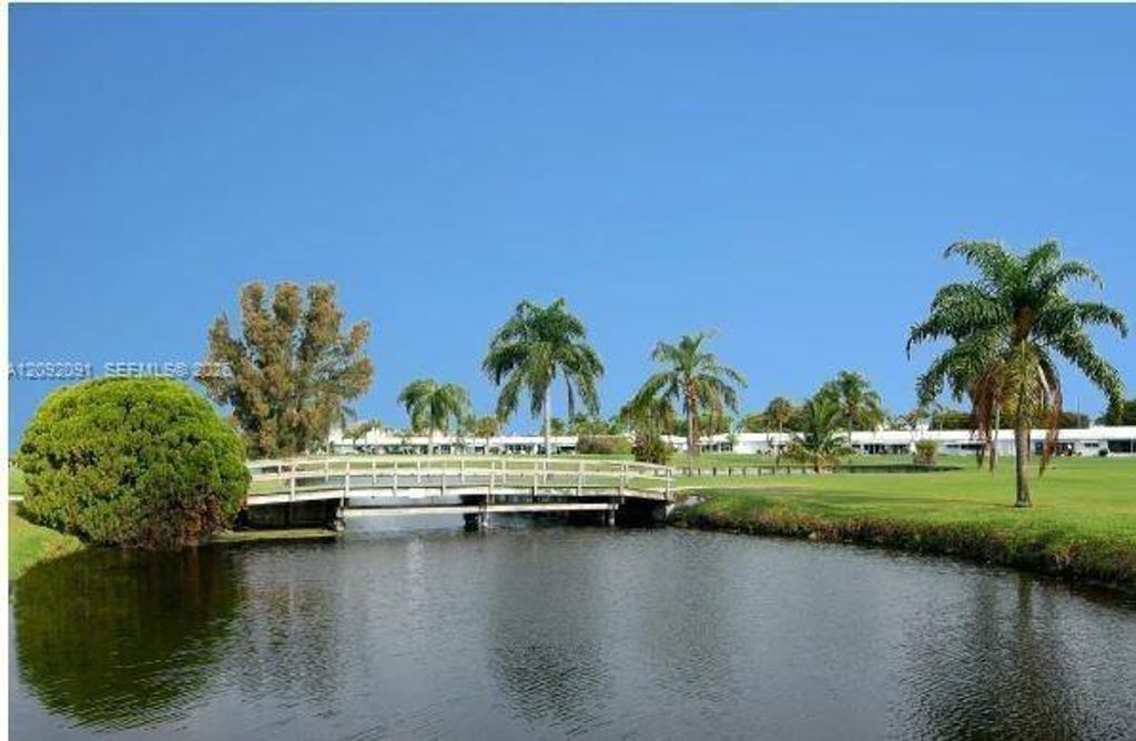 1116 Lake Terrace 205, Boynton Beach, FL 33426