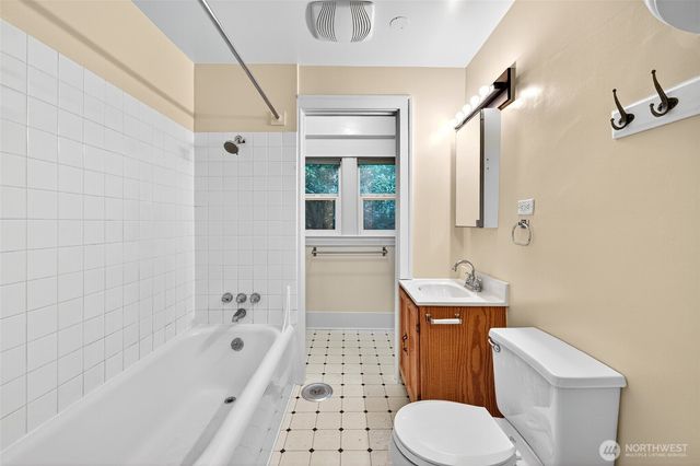 132 30th Avenue, Seattle, WA 98122