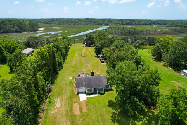 2039 Bentz Road, Wadmalaw Island, SC 29487