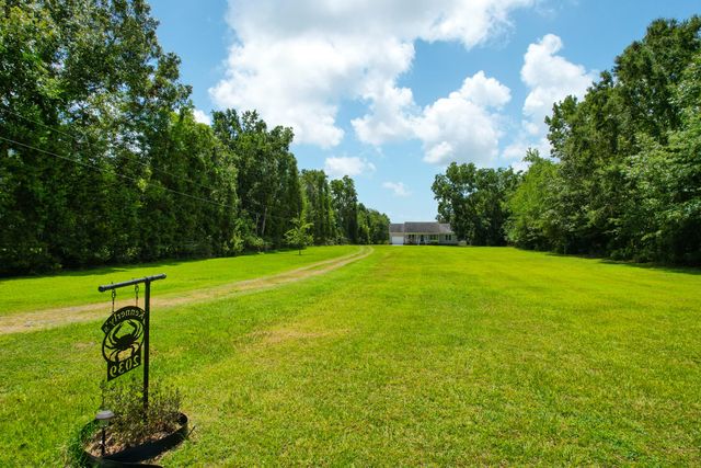 2039 Bentz Road, Wadmalaw Island, SC 29487
