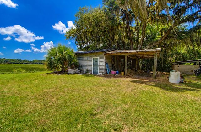 2039 Bentz Road, Wadmalaw Island, SC 29487
