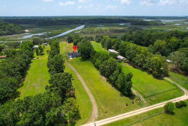 2039 Bentz Road, Wadmalaw Island, SC 29487