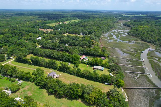2039 Bentz Road, Wadmalaw Island, SC 29487