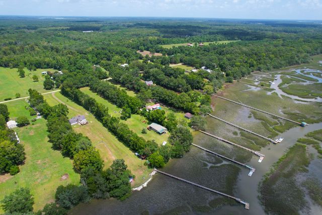 2039 Bentz Road, Wadmalaw Island, SC 29487