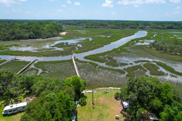 2039 Bentz Road, Wadmalaw Island, SC 29487