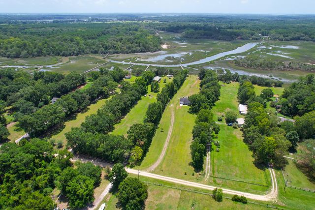2039 Bentz Road, Wadmalaw Island, SC 29487