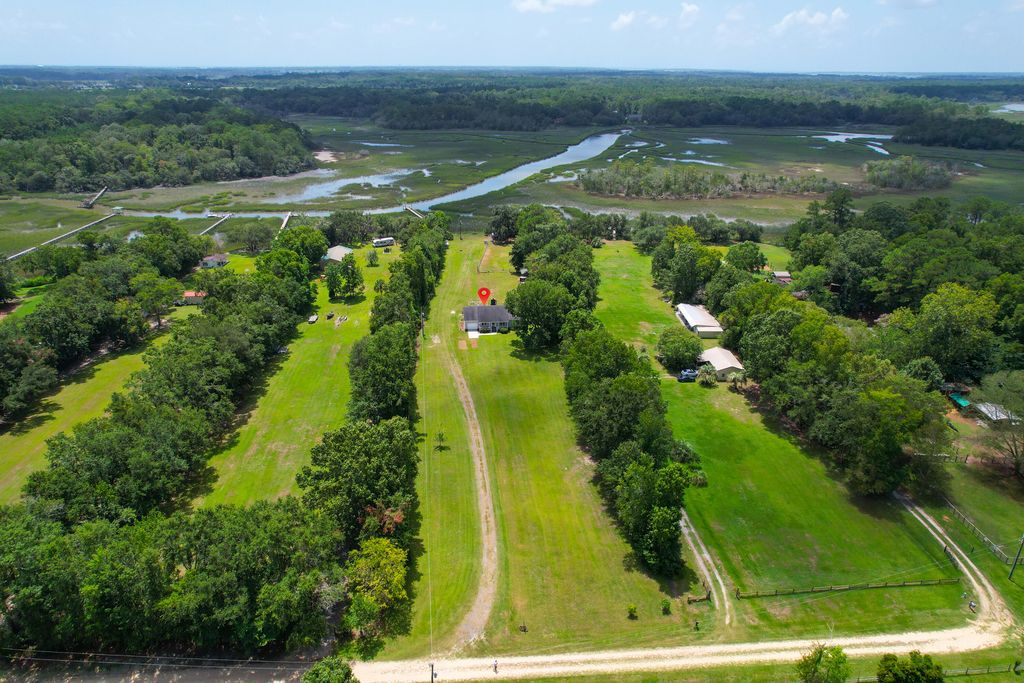 2039 Bentz Road, Wadmalaw Island, SC 29487