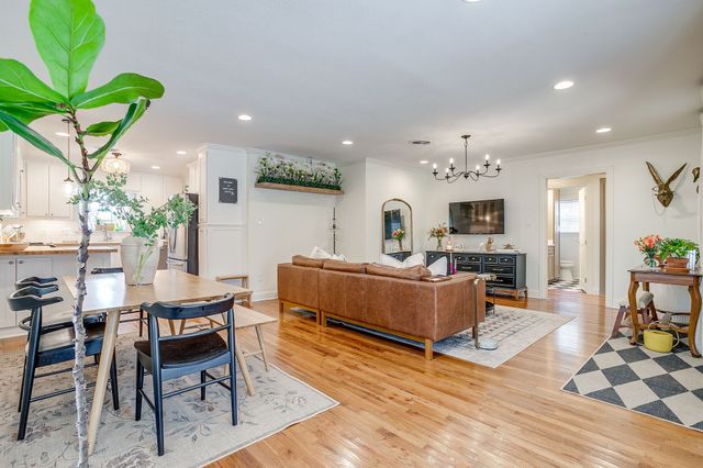 4924 Calmont Avenue, Fort Worth, TX 76107