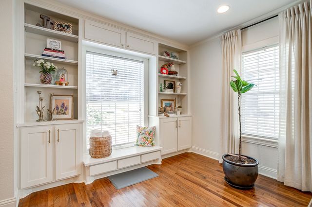 4924 Calmont Avenue, Fort Worth, TX 76107