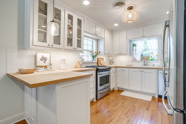 4924 Calmont Avenue, Fort Worth, TX 76107