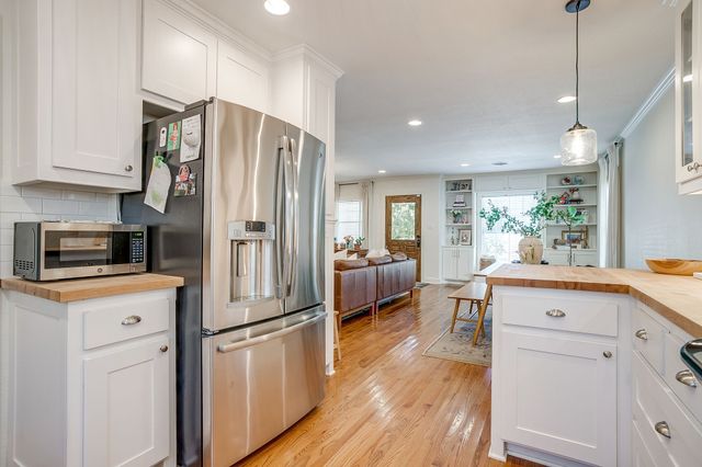 4924 Calmont Avenue, Fort Worth, TX 76107