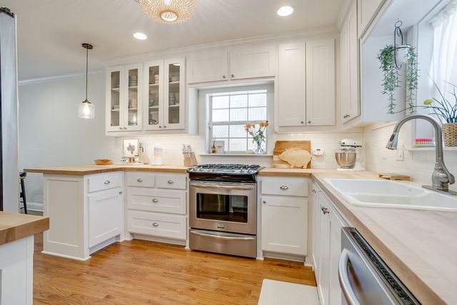 4924 Calmont Avenue, Fort Worth, TX 76107