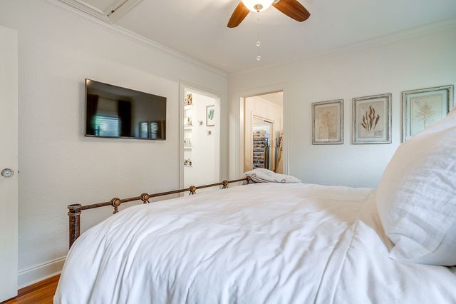 4924 Calmont Avenue, Fort Worth, TX 76107