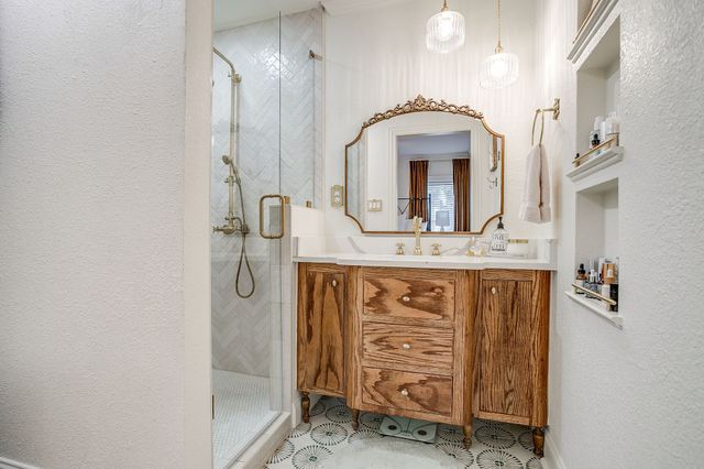 4924 Calmont Avenue, Fort Worth, TX 76107