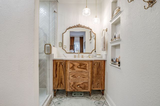 4924 Calmont Avenue, Fort Worth, TX 76107